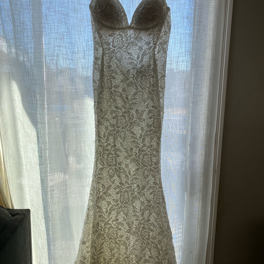 Chic Floral Lace Dress in Cream